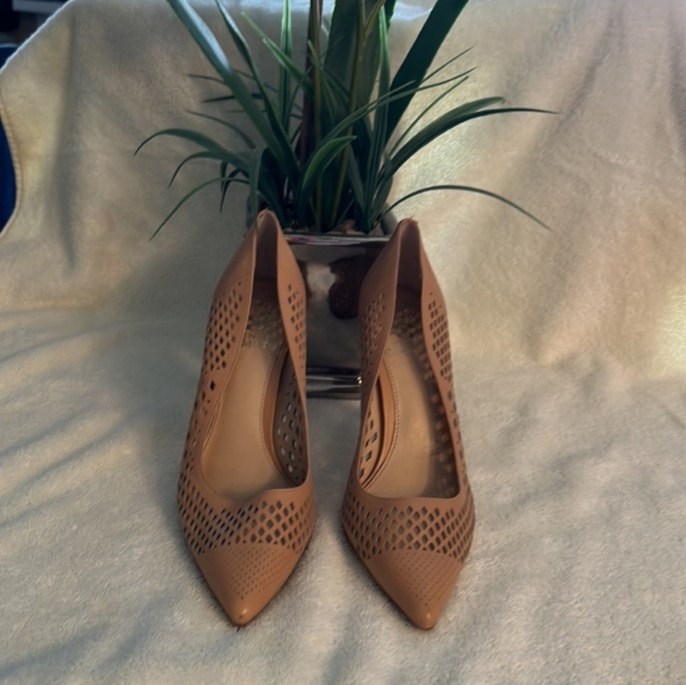 Vince camuto Nico pump